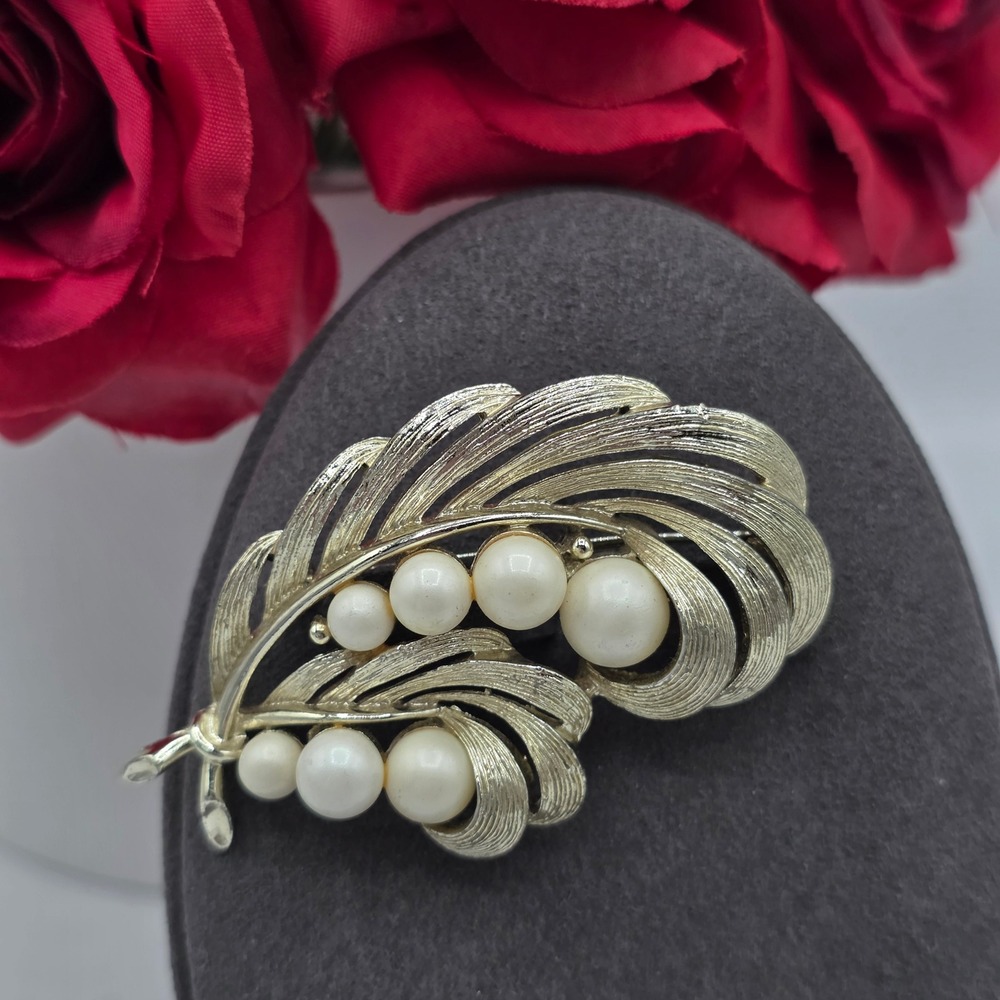Lisner Vintage Gold Tone Faux Pearl Feather Leaf Brooch Pin Mid Century Modern
